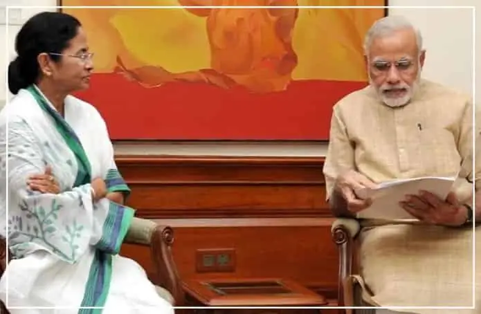कोलकाता में ममता बनर्जी के साथ पीएम मोदी की मुलाकात।